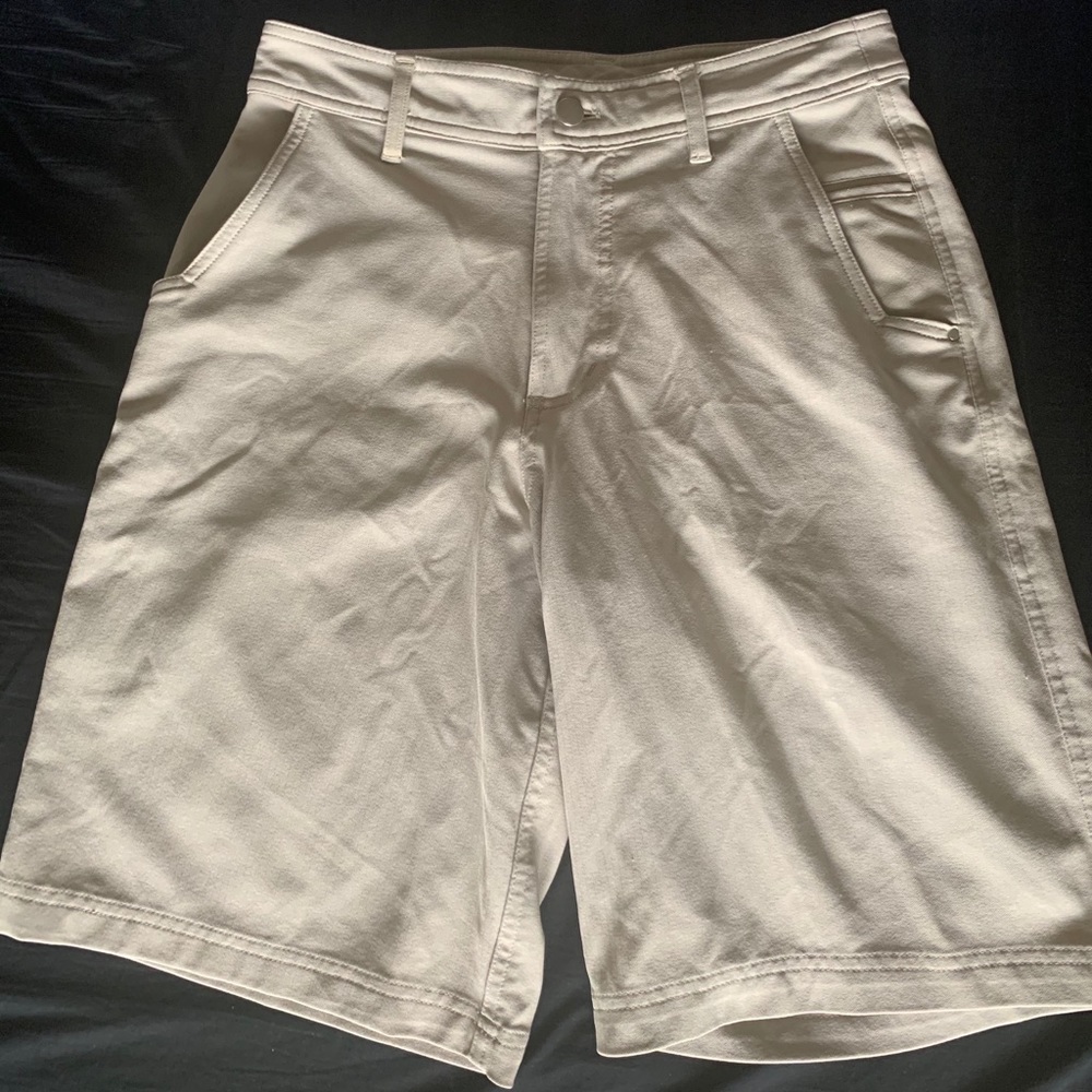 Men’s lululemon khaki shorts 30 11” inseam